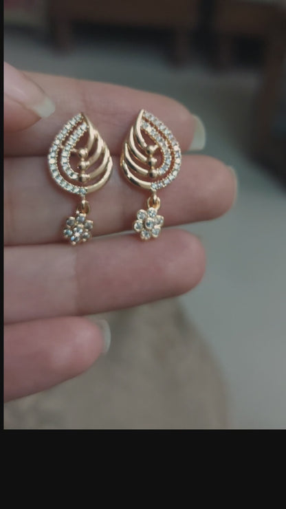 LEAF SHAPE GOLD EARRINGS